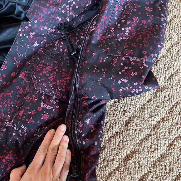 Volcom ski snowboarding jacket - women’s xs - Picture 10 of 11